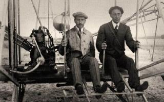 When, who and how invented the first airplane in the world
